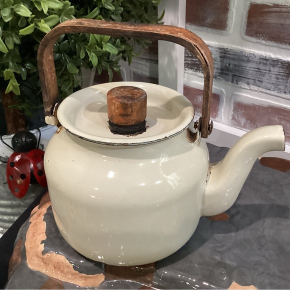 🟤 Vintage - Cream colored, enamel coated, Tea Kettle w/ Wooden Handle - Decor - Picture 4 of 16